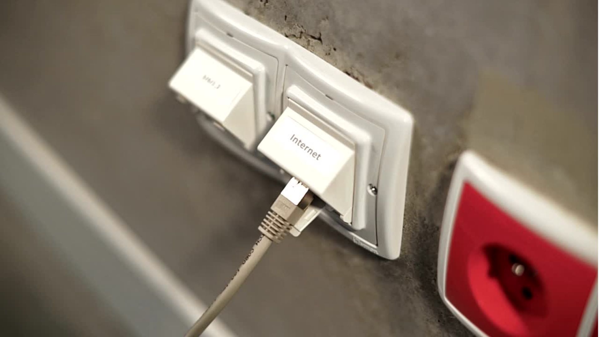 The Cost of Disconnection: Internet Reliability in Outback Australia